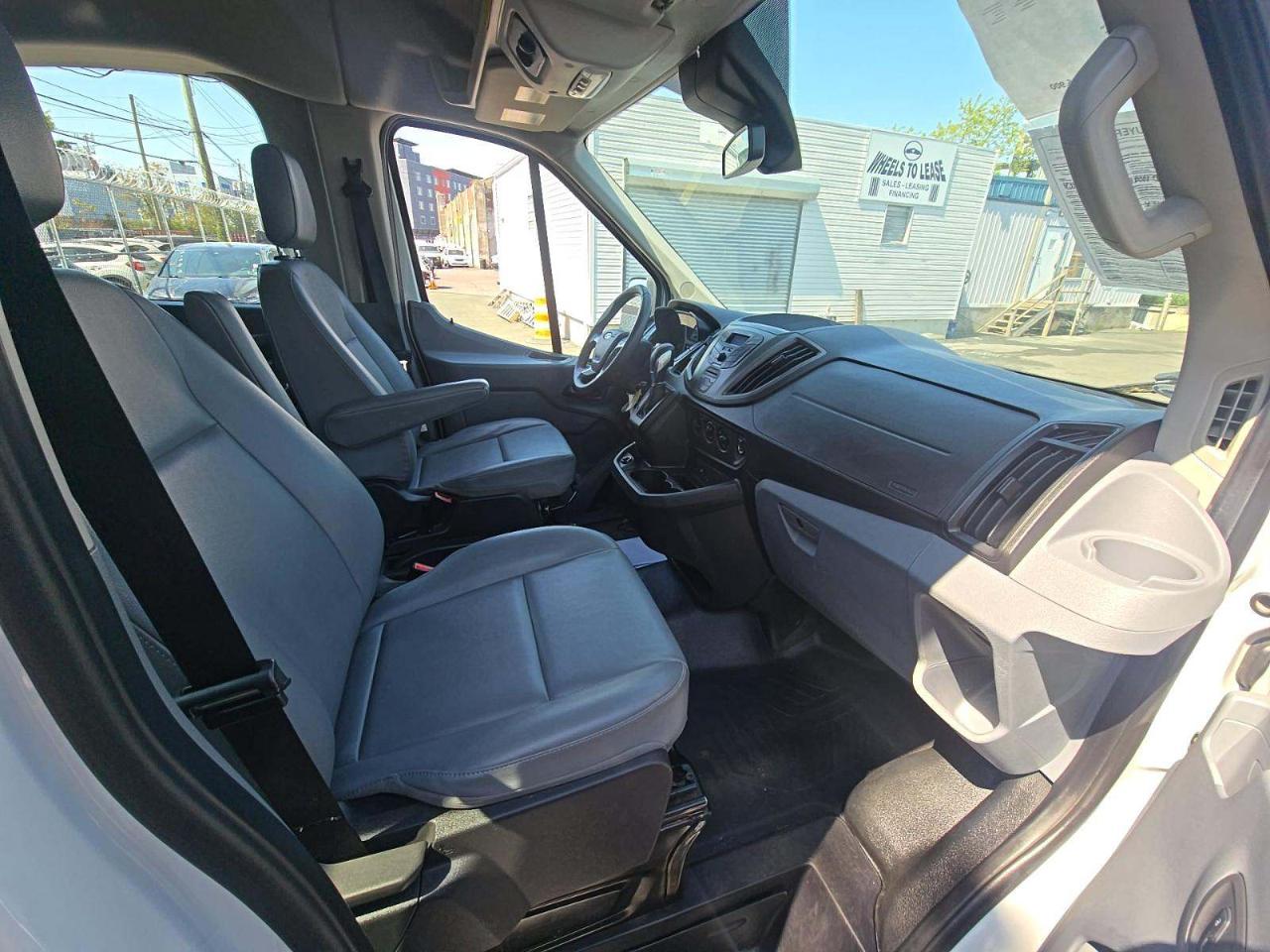 2019 Ford Transit Wagon XL - Photo 3