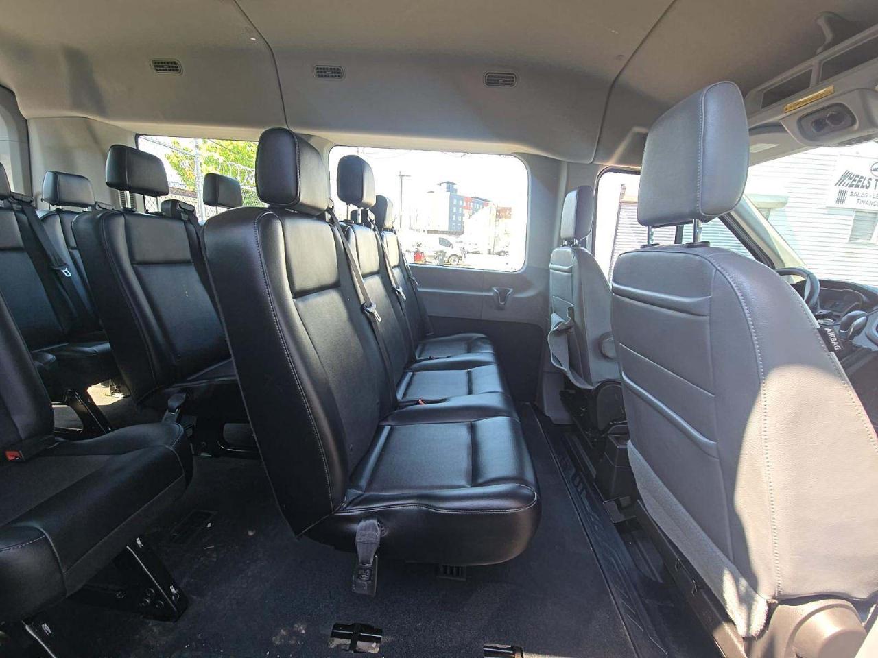 2019 Ford Transit Wagon XL - Photo 4