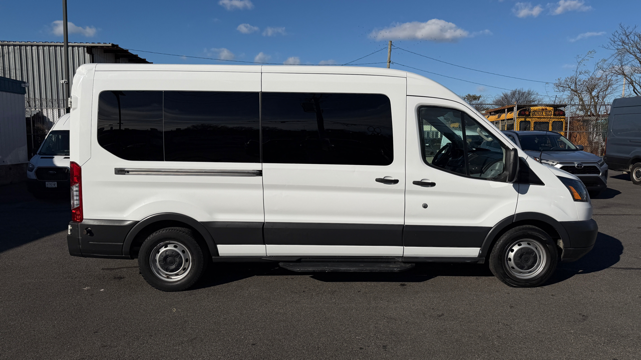 Ford Transit 350 Wagon Med. Roof XL w/Sliding Pass. 148-in. WB 2017