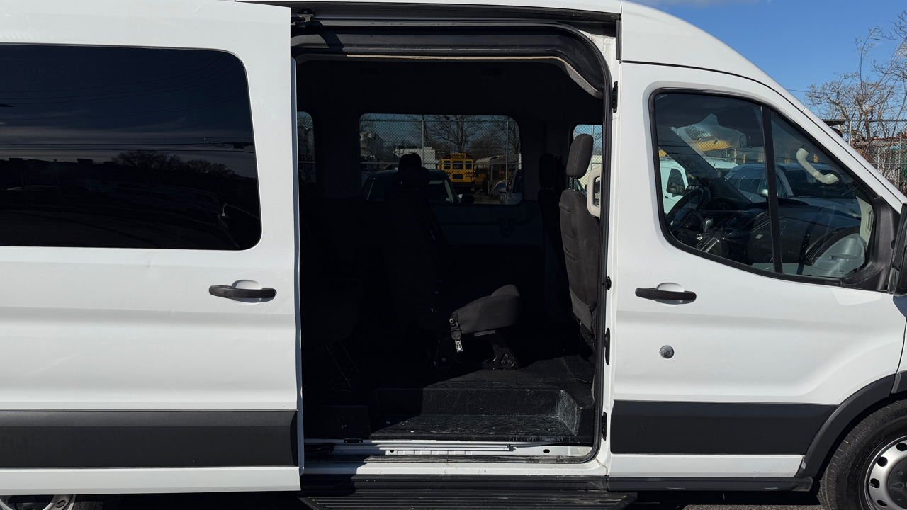 Ford Transit 350 Wagon Med. Roof XL w/Sliding Pass. 148-in. WB 2017