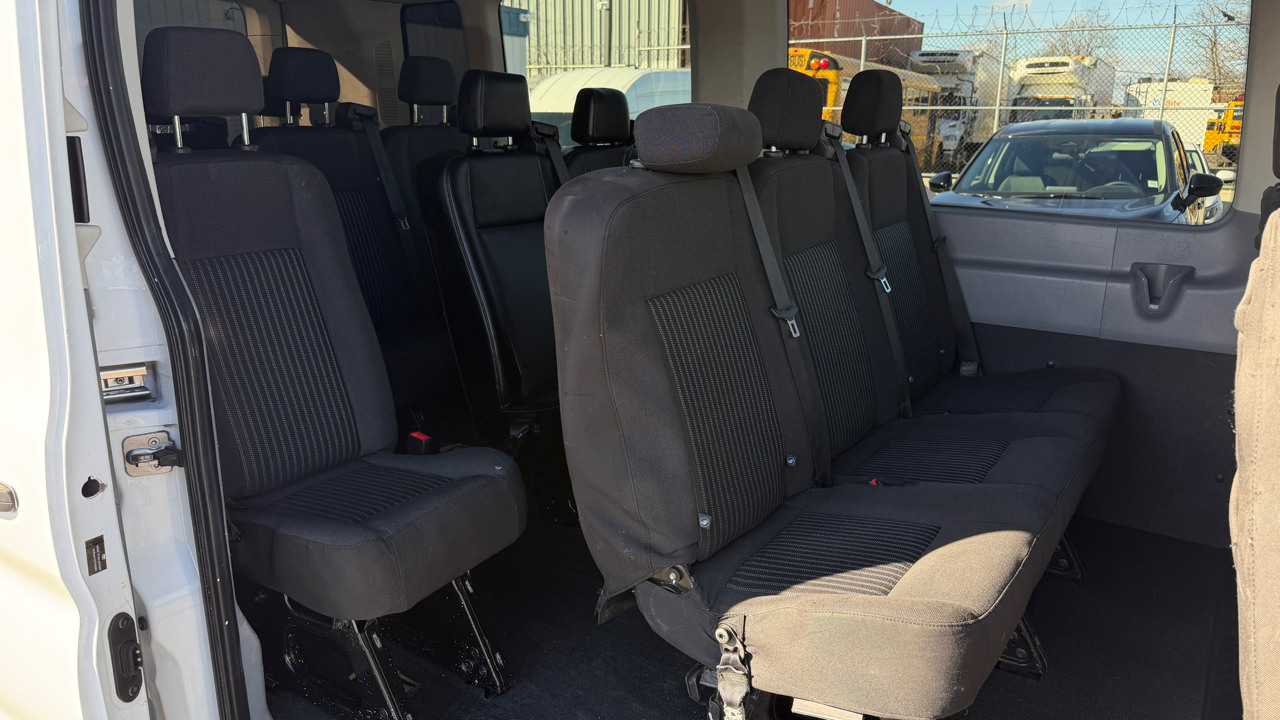 Ford Transit 350 Wagon Med. Roof XL w/Sliding Pass. 148-in. WB 2017