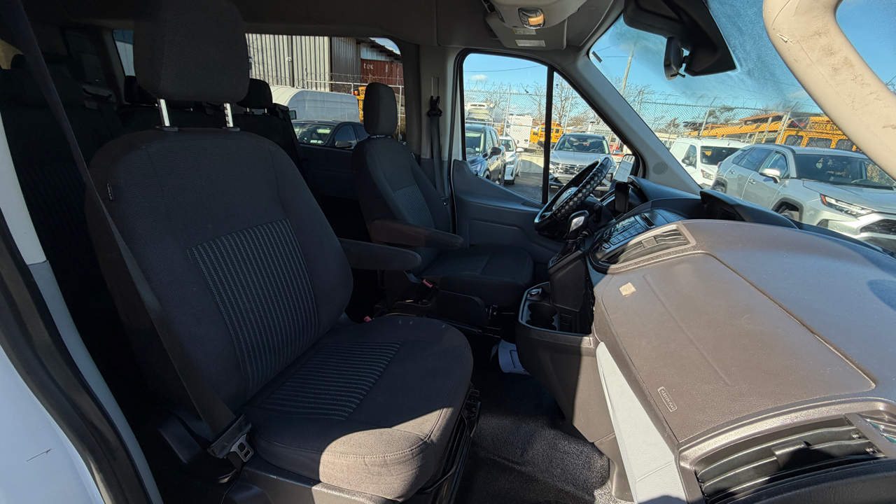 Ford Transit 350 Wagon Med. Roof XL w/Sliding Pass. 148-in. WB 2017