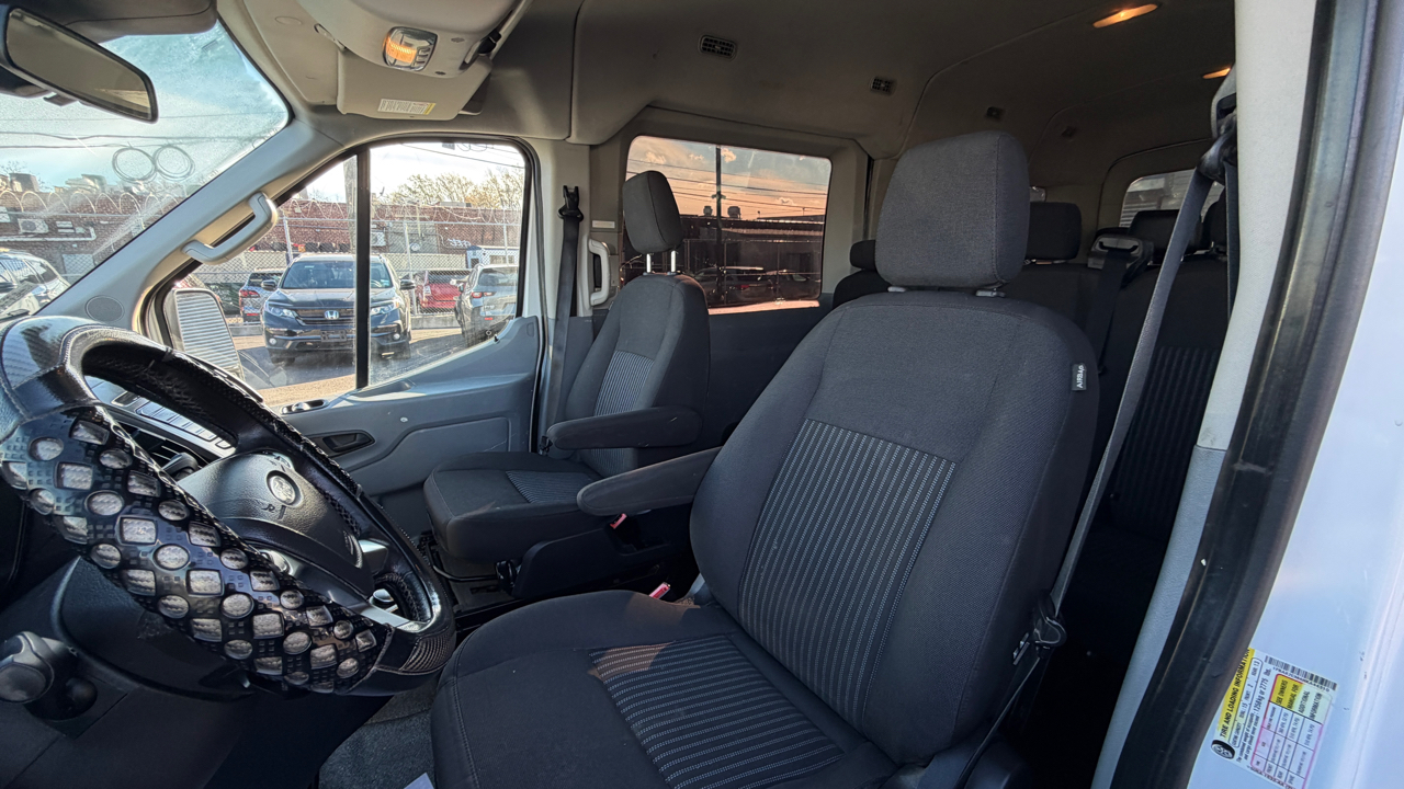 Ford Transit 350 Wagon Med. Roof XL w/Sliding Pass. 148-in. WB 2017