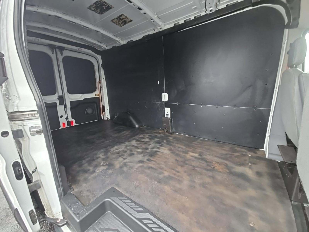 Ford Transit 150 Van Med. Roof w/Sliding Pass. 148-in. WB 2019