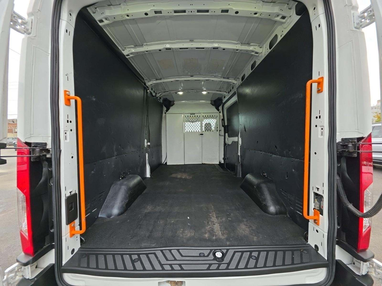 Ford Transit 150 Van Med. Roof w/Sliding Pass. 148-in. WB 2019