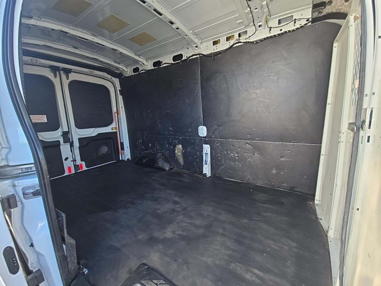 Ford Transit 150 Van Med. Roof w/Sliding Pass. 148-in. WB 2019