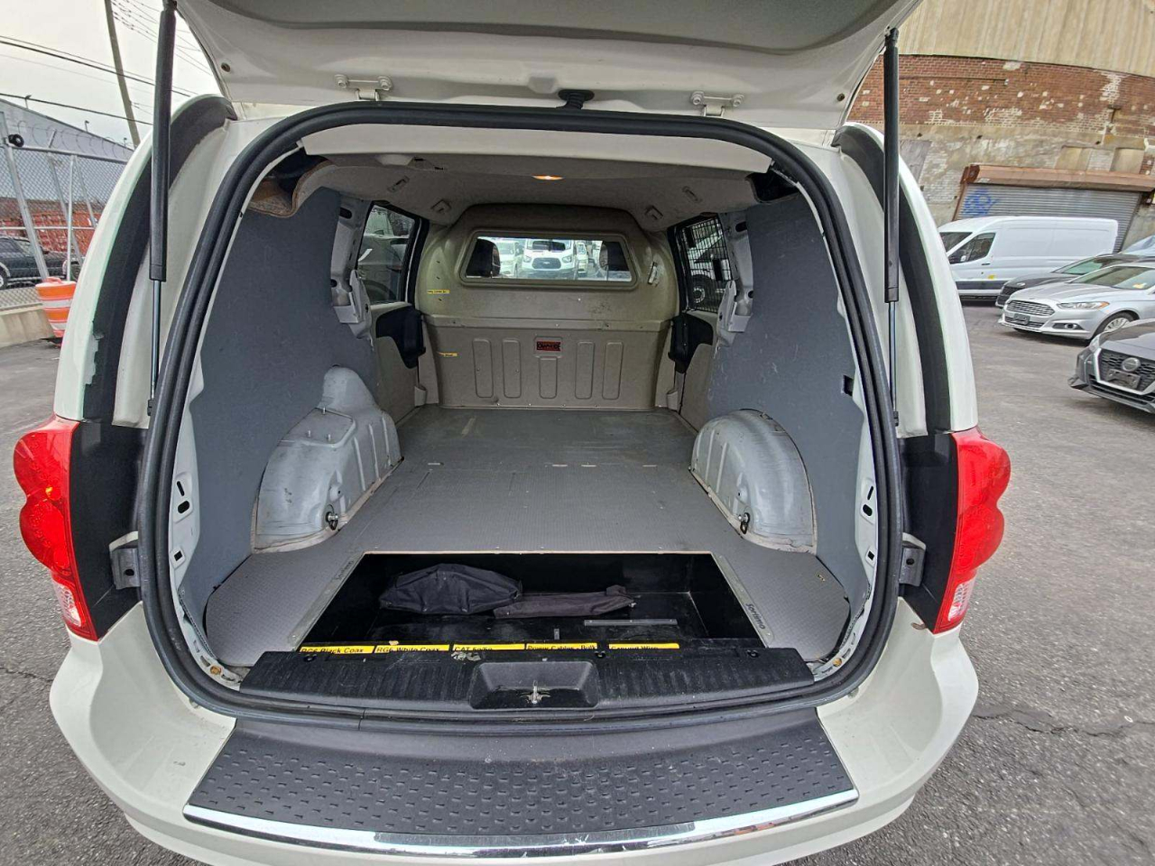 RAM Cargo Van Base 2013