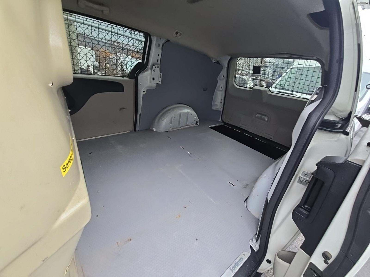 RAM Cargo Van Base 2013