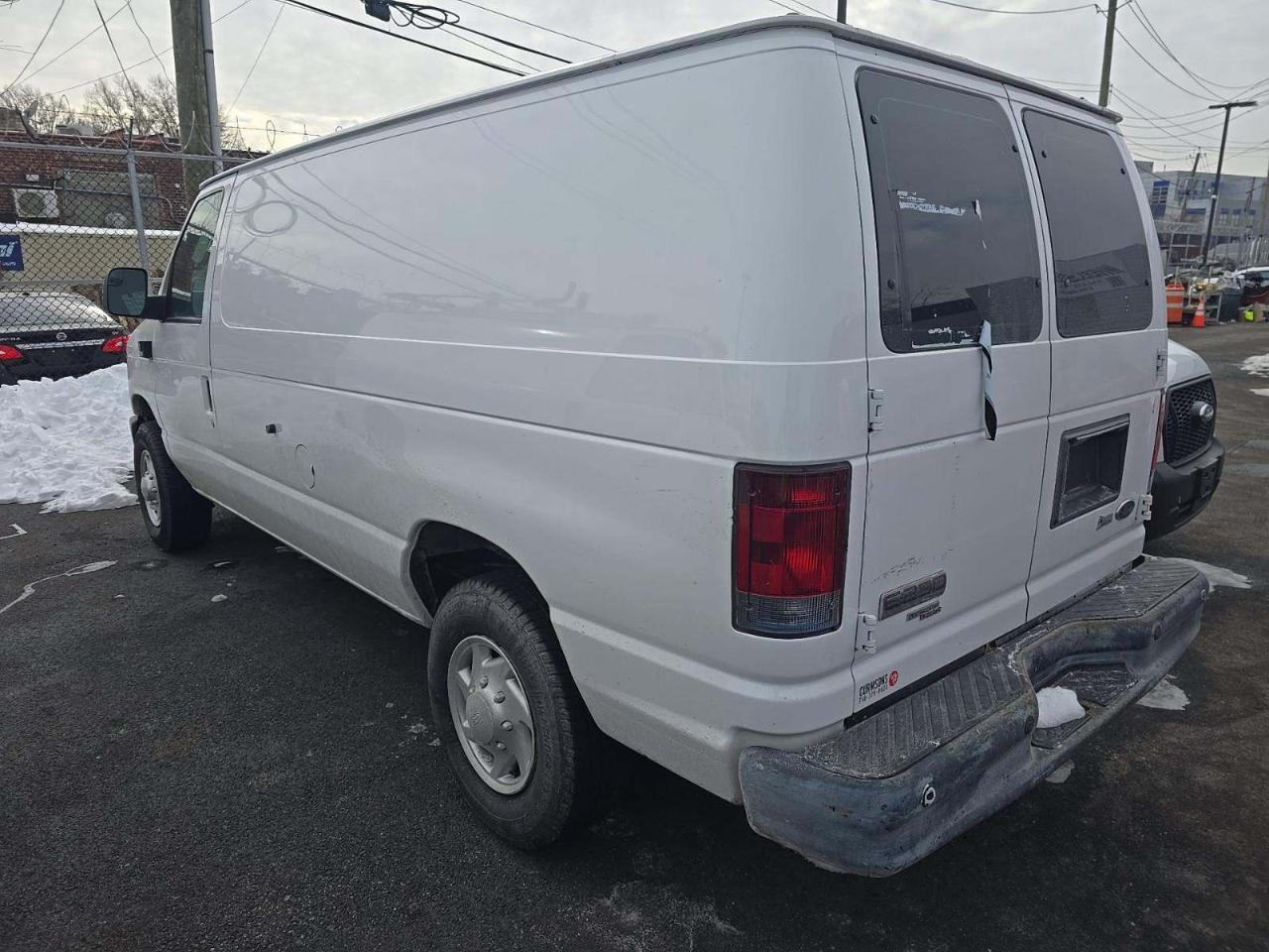 Ford Econoline E-250 2011