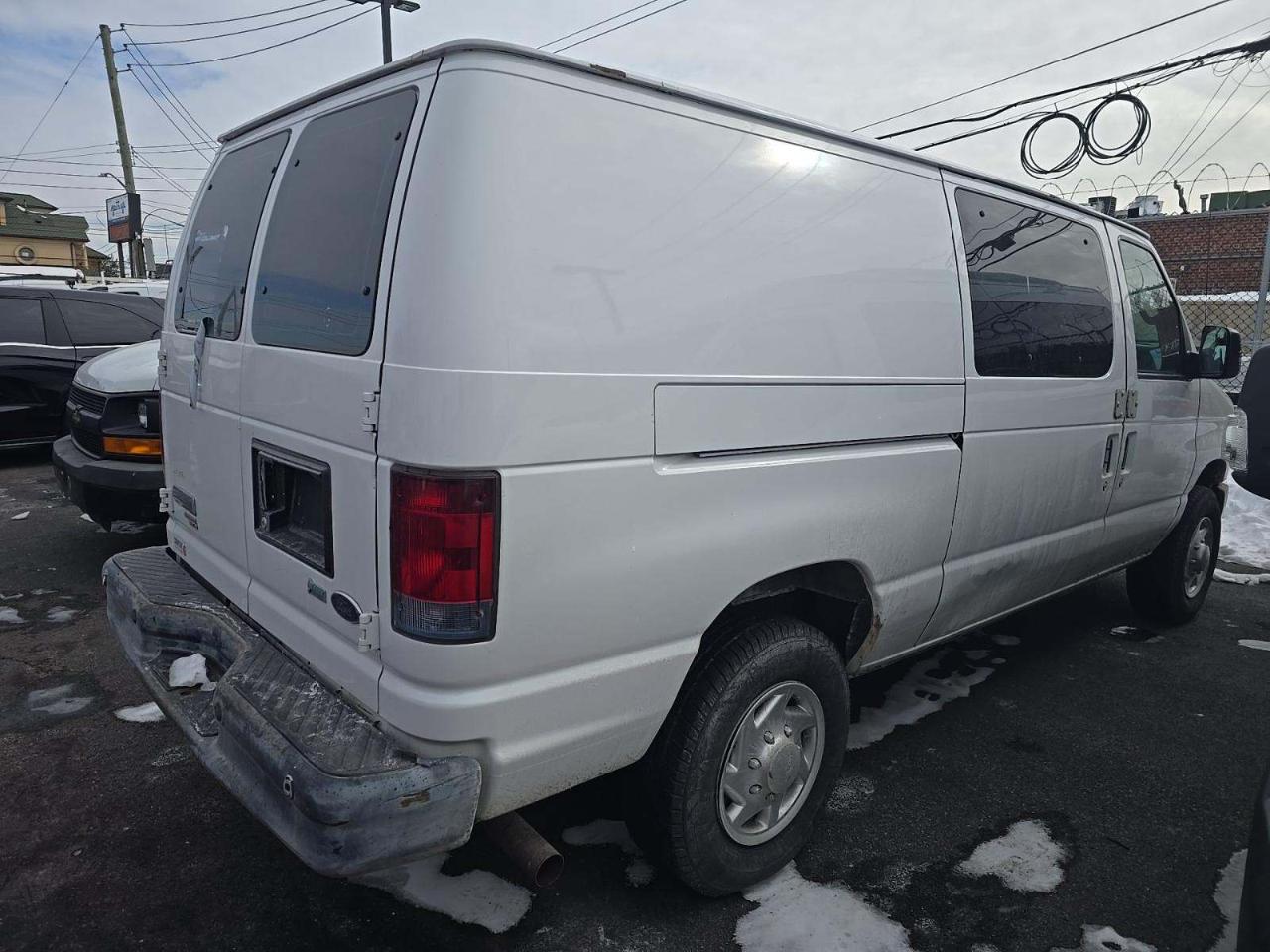 Ford Econoline E-250 2011