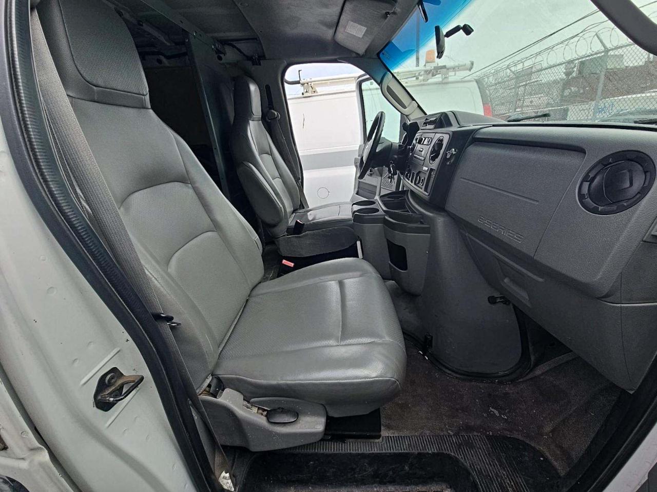 Ford Econoline E-250 2011