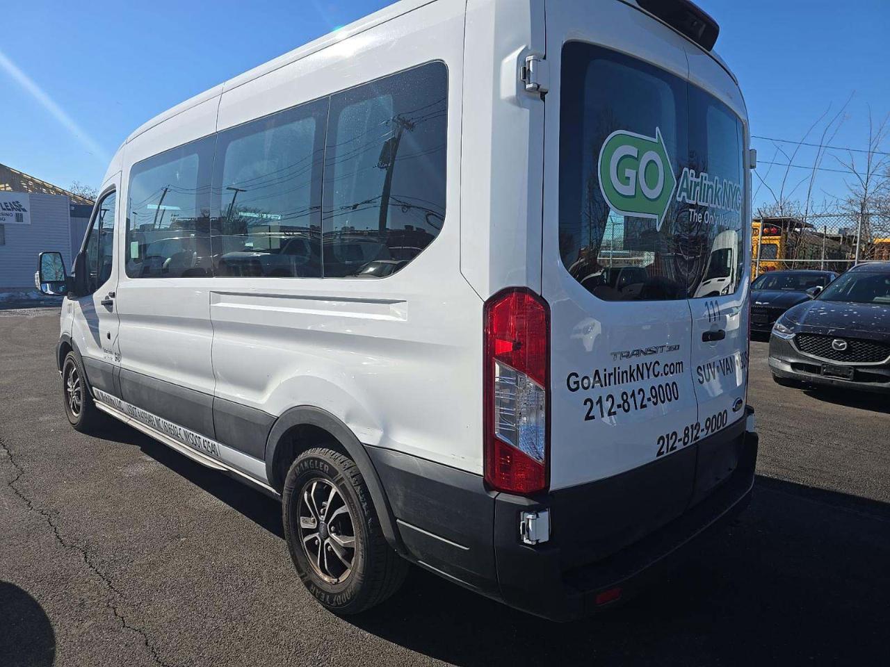 Ford Transit 350 Wagon Med. Roof XL w/Sliding Pass. 148-in. WB 2022