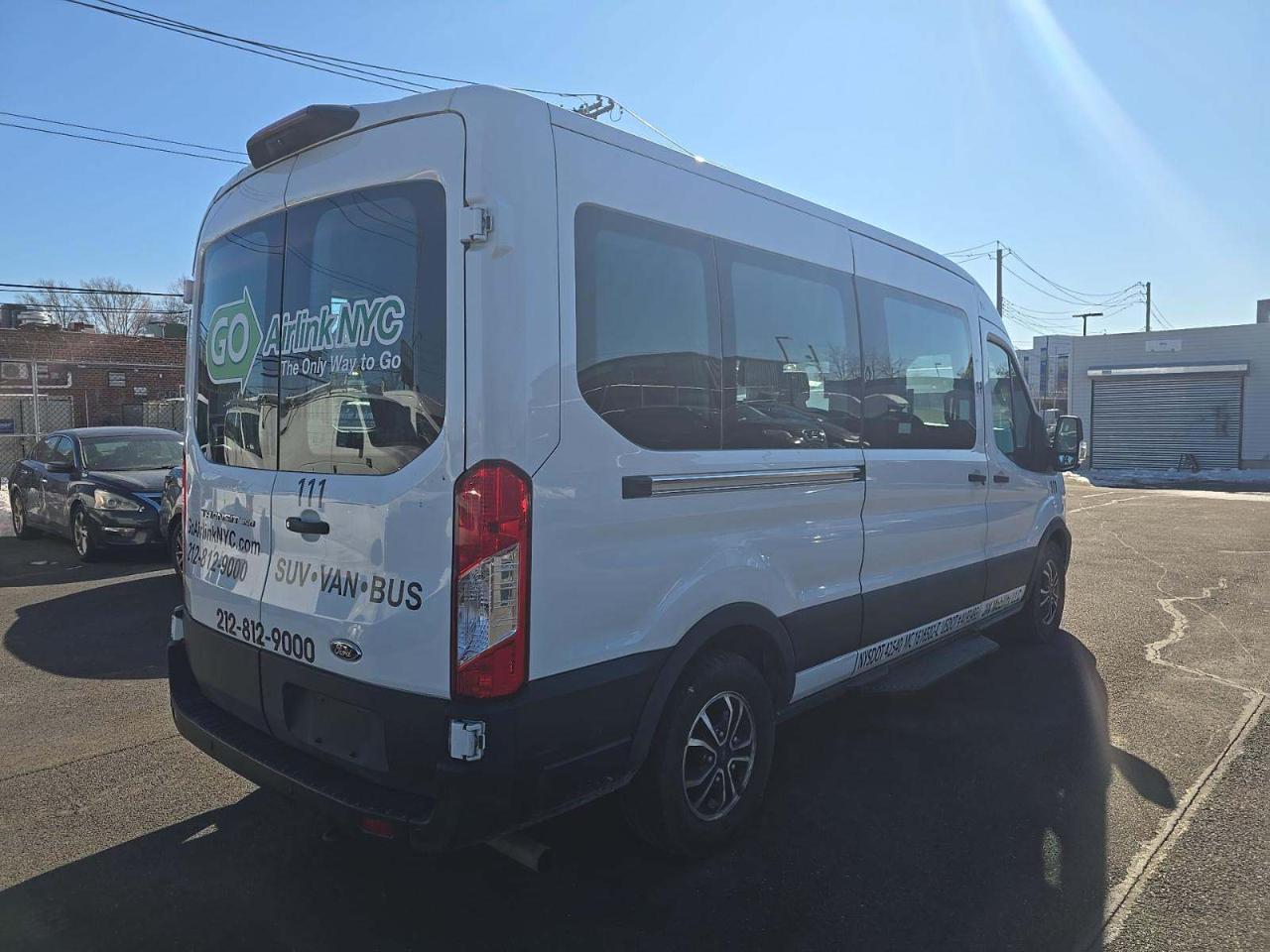 Ford Transit 350 Wagon Med. Roof XL w/Sliding Pass. 148-in. WB 2022