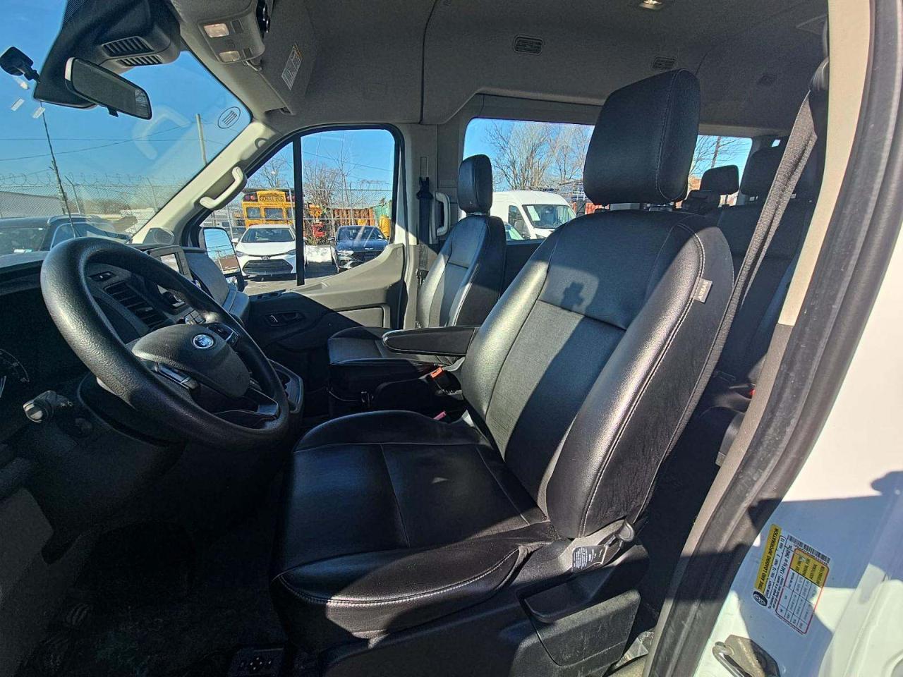 Ford Transit 350 Wagon Med. Roof XL w/Sliding Pass. 148-in. WB 2022