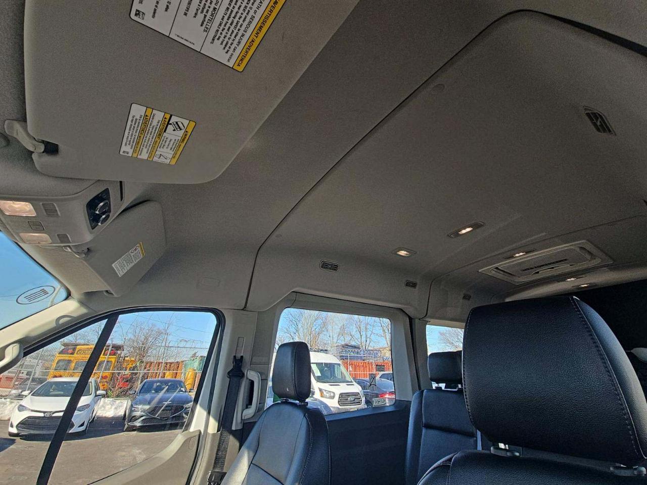 Ford Transit 350 Wagon Med. Roof XL w/Sliding Pass. 148-in. WB 2022