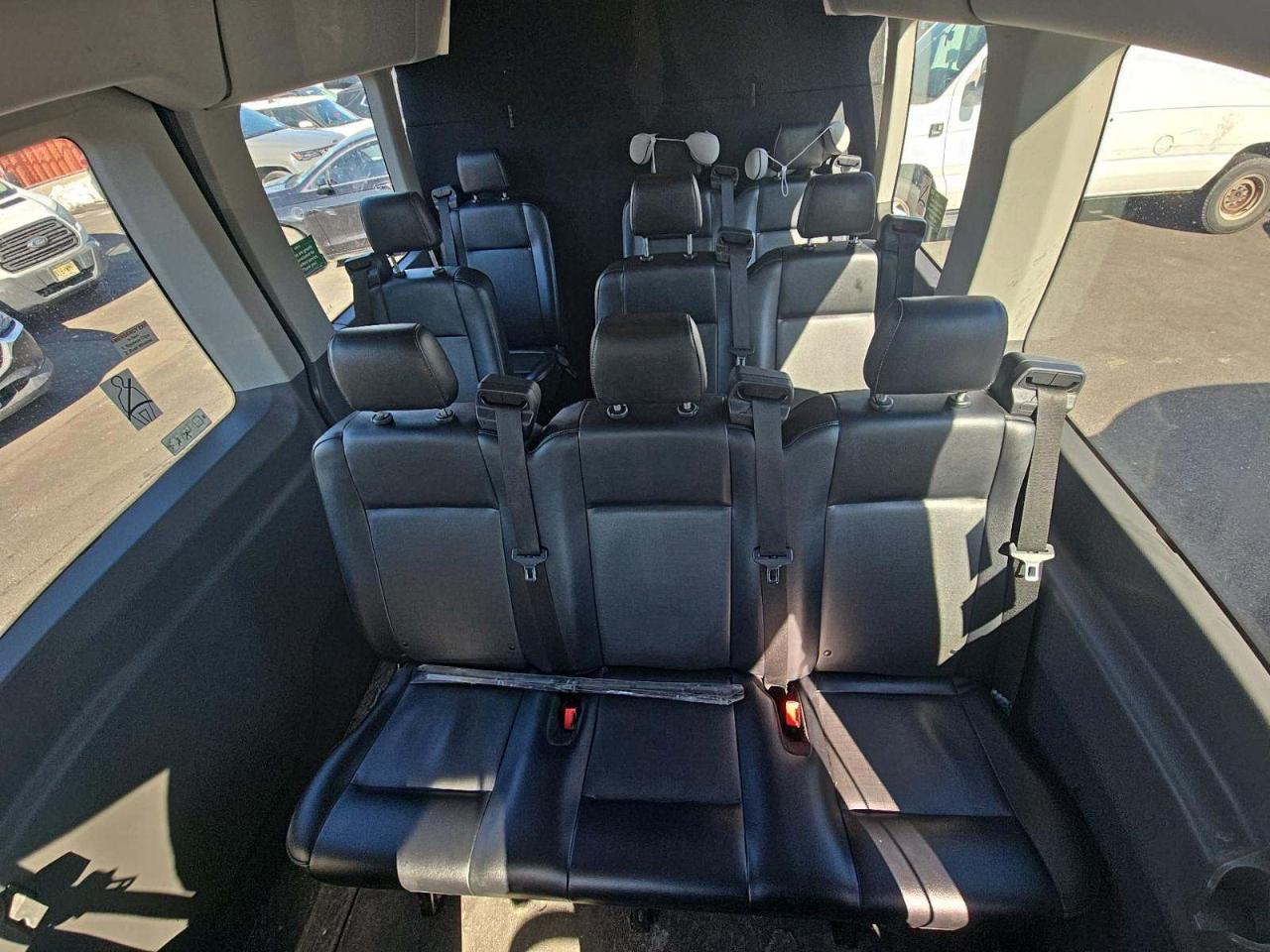 Ford Transit 350 Wagon Med. Roof XL w/Sliding Pass. 148-in. WB 2022