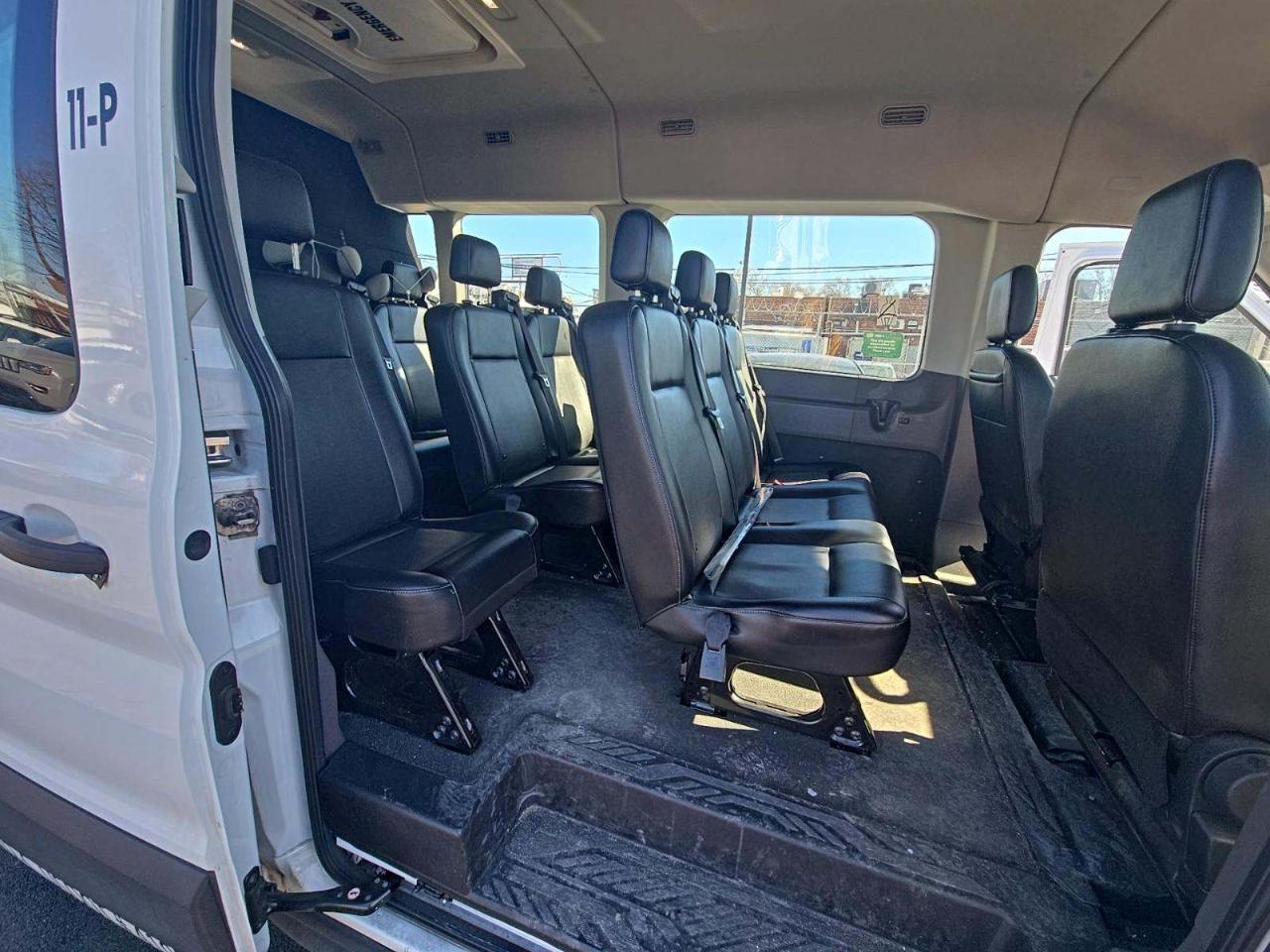 Ford Transit 350 Wagon Med. Roof XL w/Sliding Pass. 148-in. WB 2022