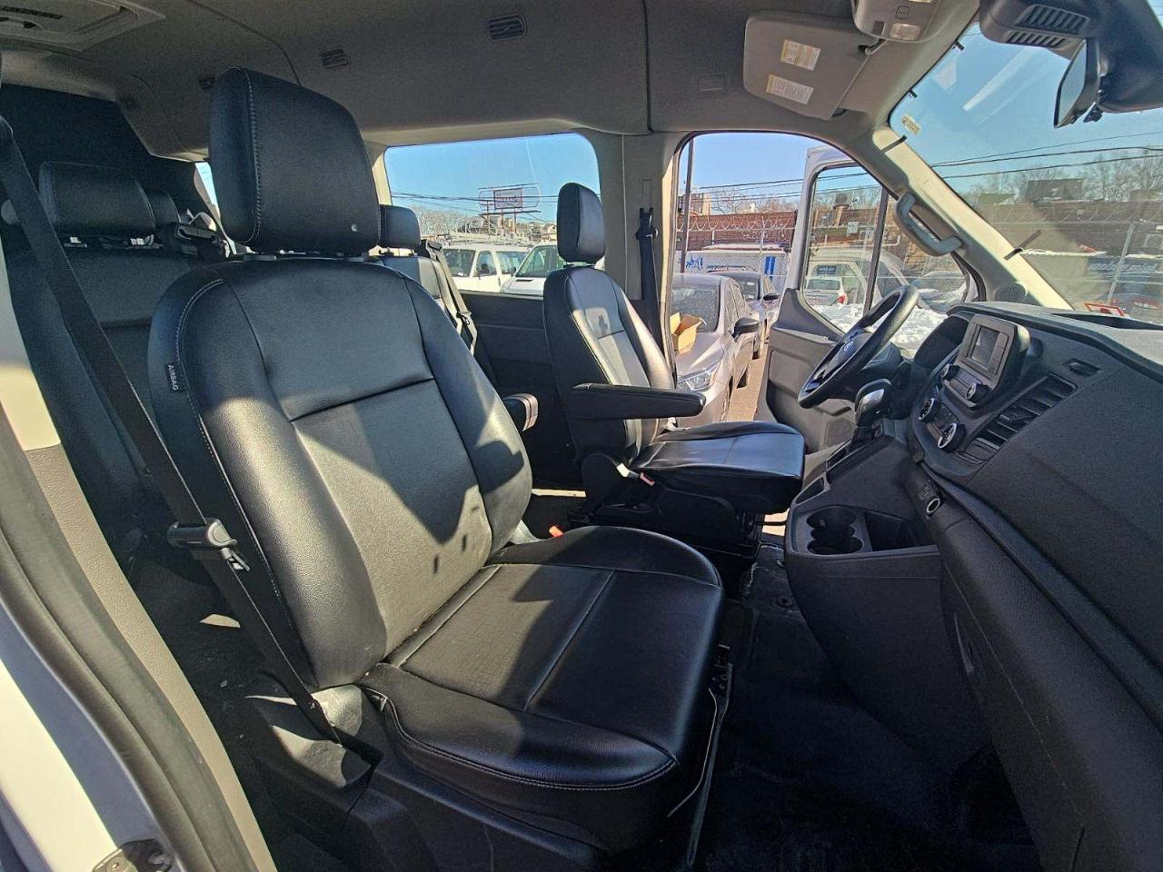 Ford Transit 350 Wagon Med. Roof XL w/Sliding Pass. 148-in. WB 2022