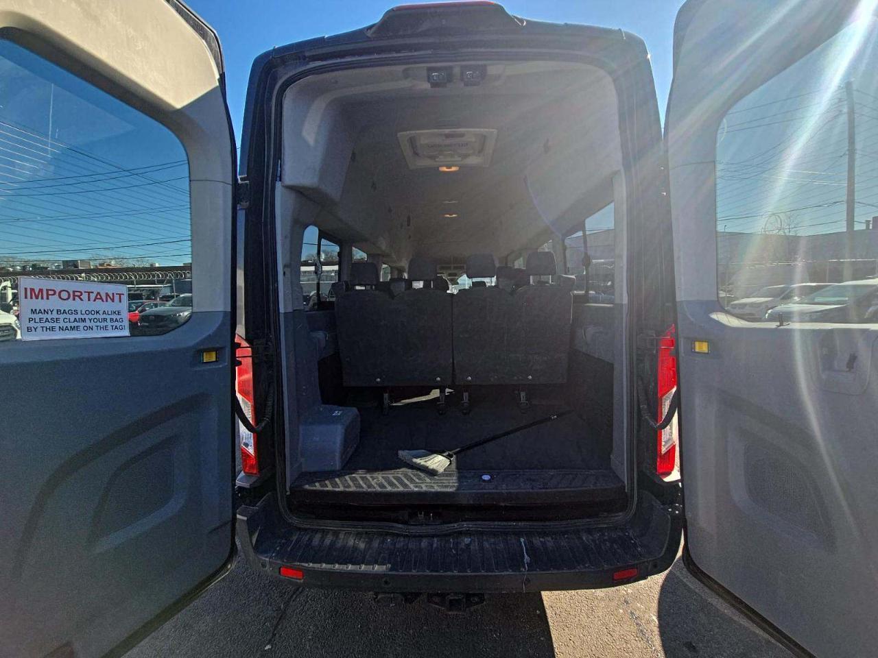 Ford Transit 350 Wagon HD High Roof XL Sliding Pass. 148 WB EL 2018