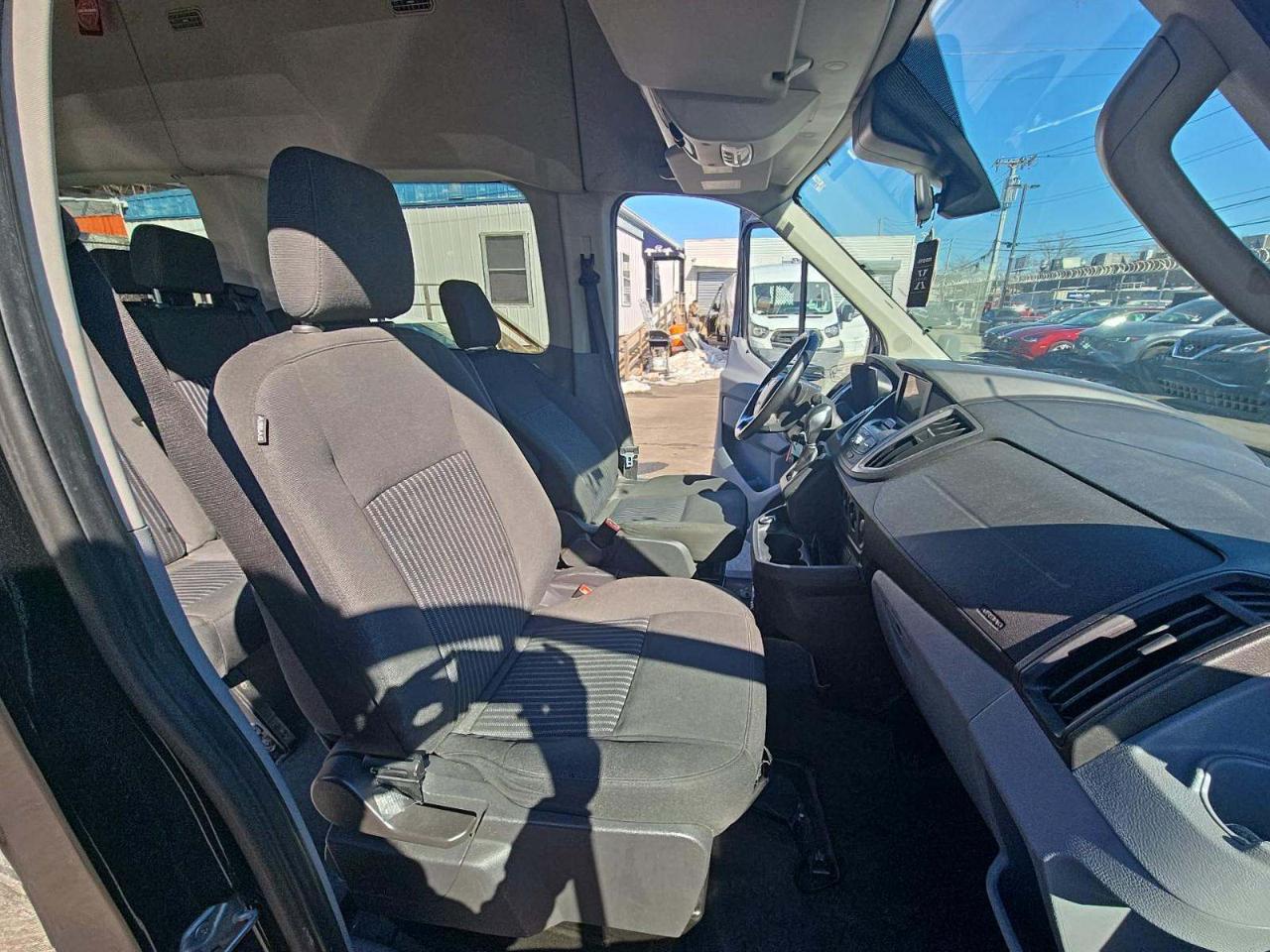 Ford Transit 350 Wagon HD High Roof XL Sliding Pass. 148 WB EL 2018