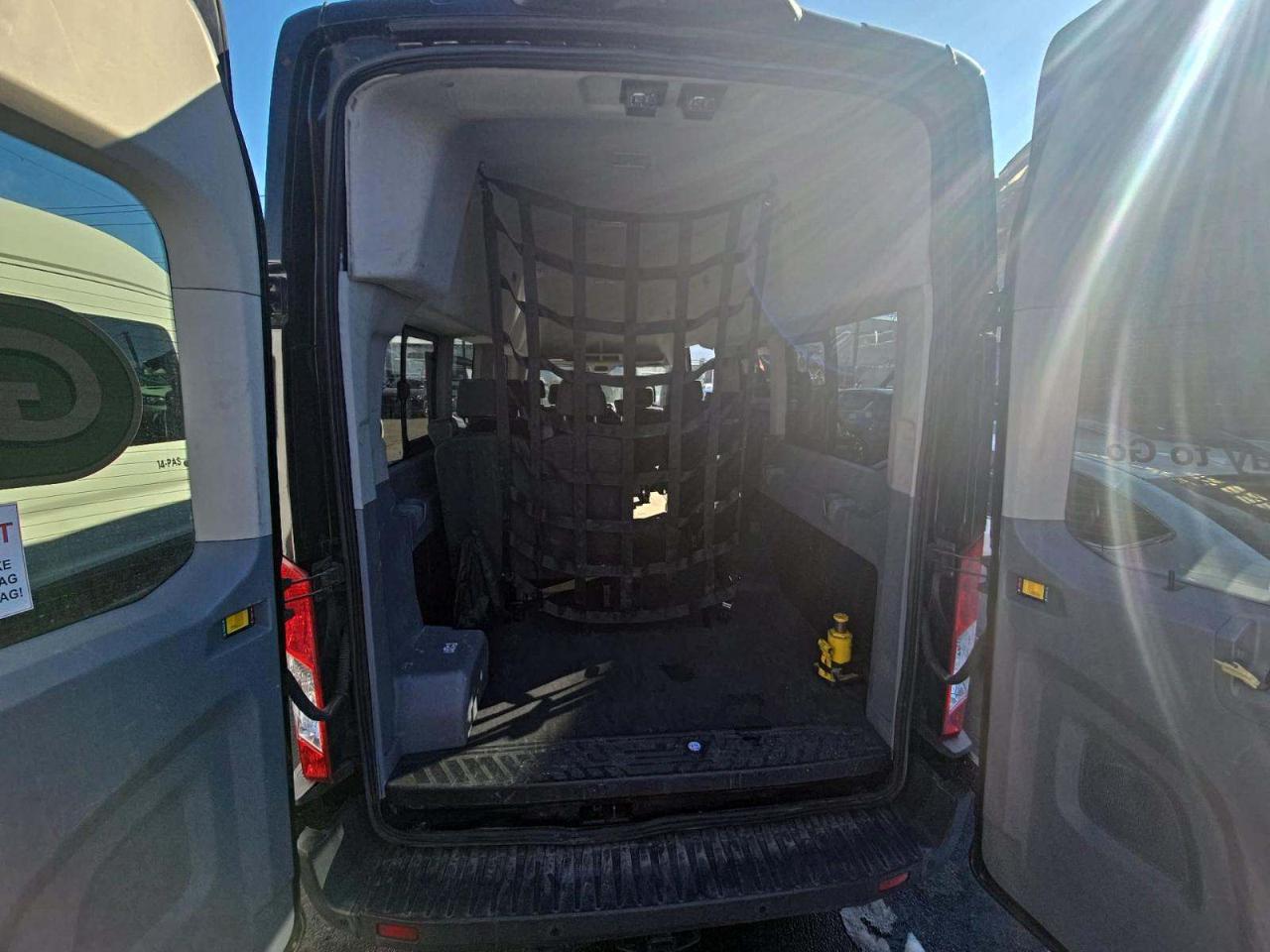 Ford Transit 350 Wagon HD High Roof XL Sliding Pass. 148 WB EL 2018