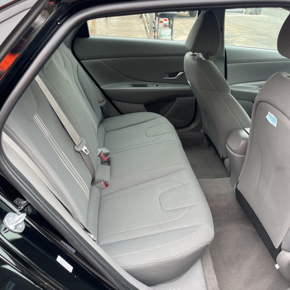 2023 Hyundai Elantra SEL - Photo 17