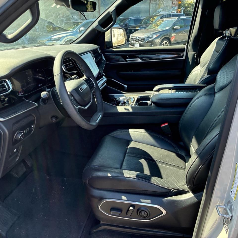 2022 Jeep Wagoneer Series III - Photo 13