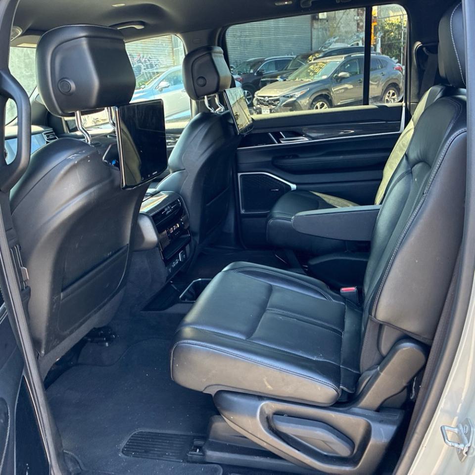 2022 Jeep Wagoneer Series III - Photo 14