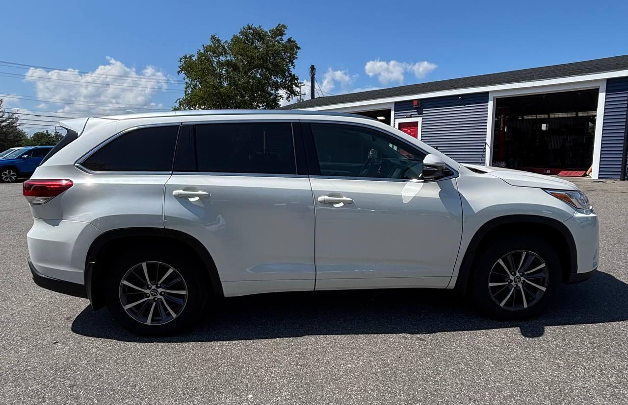 Toyota Grand Highlander XLE AWD 2024