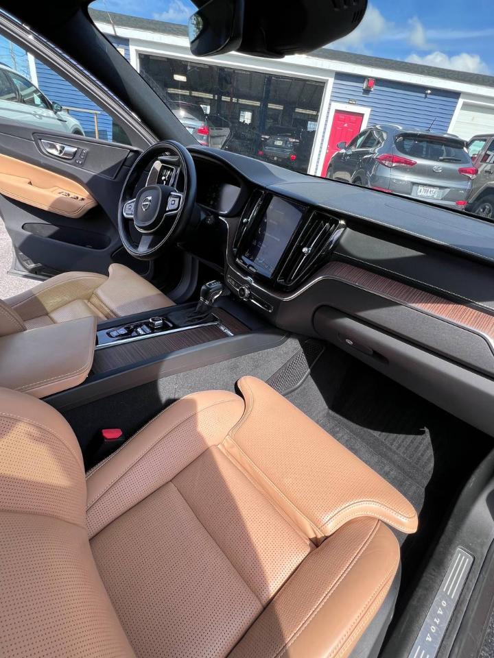 Volvo XC60 photo 11