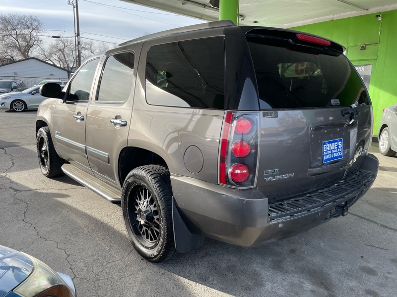 GMC Yukon Denali 4WD 2011