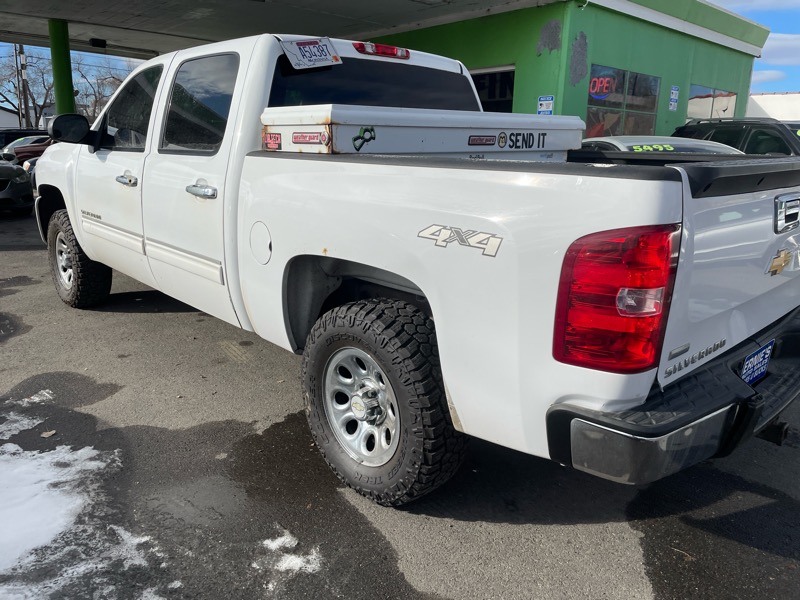Chevrolet Silverado 1500 LS Crew Cab Short Box 4WD 2011