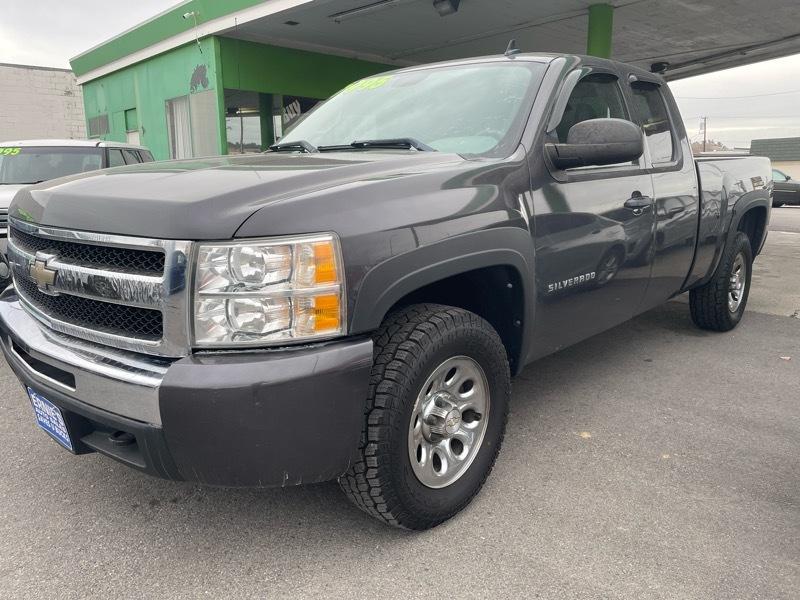 Chevrolet Silverado 1500 LS Extended Cab 4WD 2011