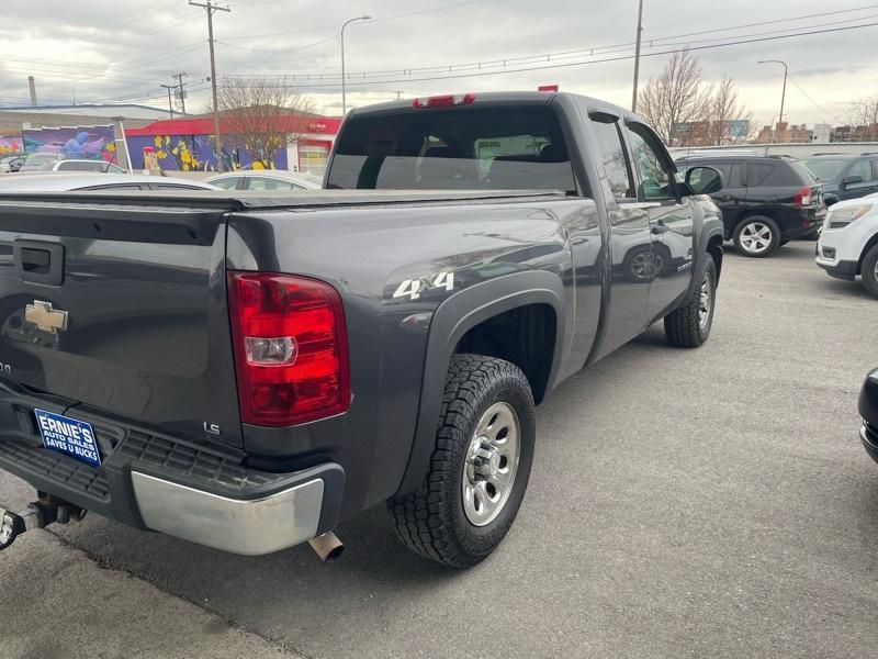 Chevrolet Silverado 1500 LS Extended Cab 4WD 2011