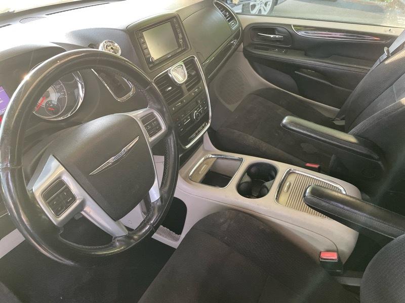 Chrysler Town & Country Touring 2013