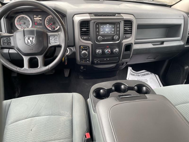 RAM 1500 Tradesman Quad Cab 4WD 2016