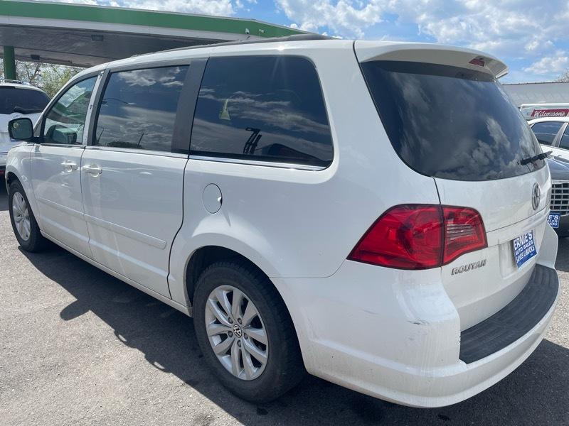 Volkswagen Routan SE 2012