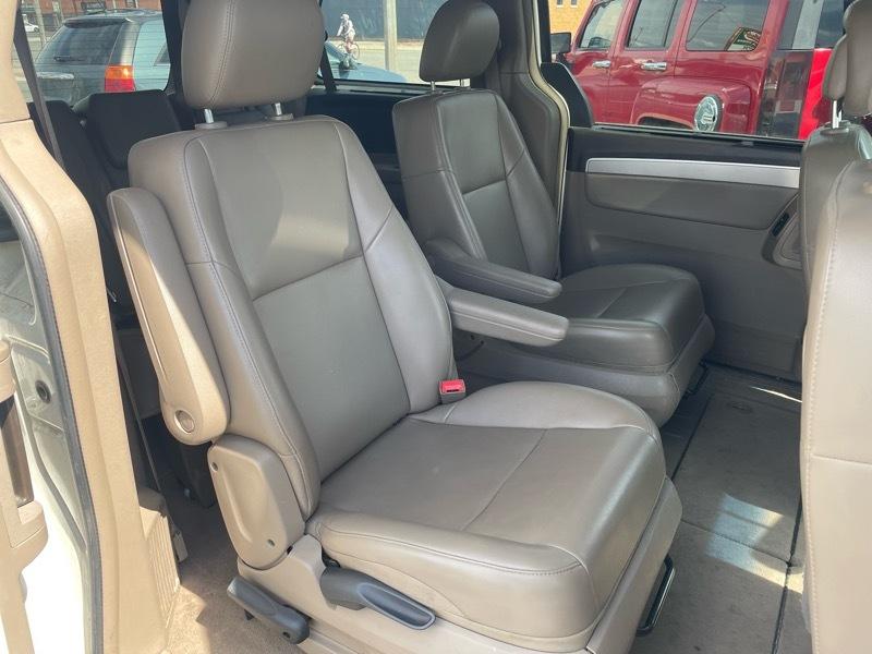 Volkswagen Routan SE 2012