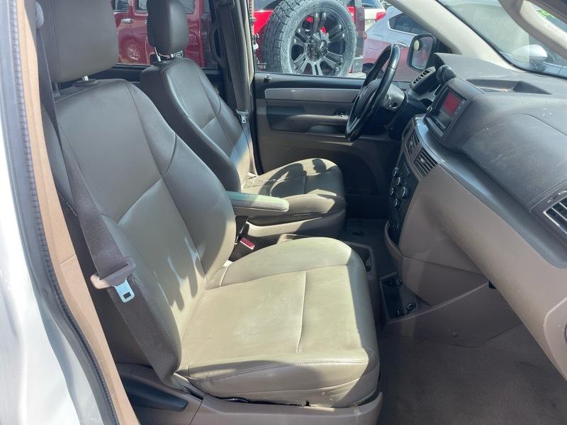 Volkswagen Routan SE 2012