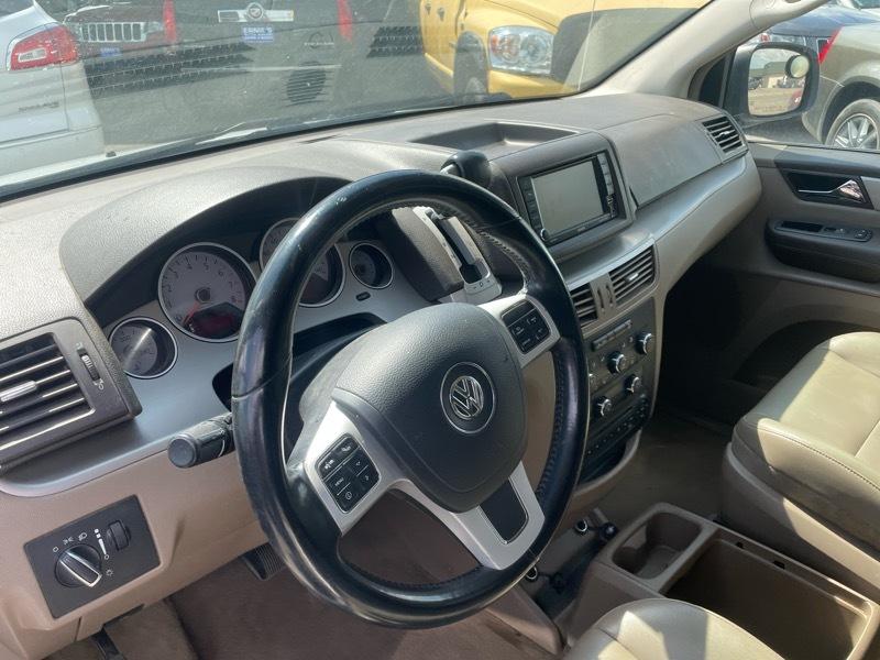 Volkswagen Routan SE 2012
