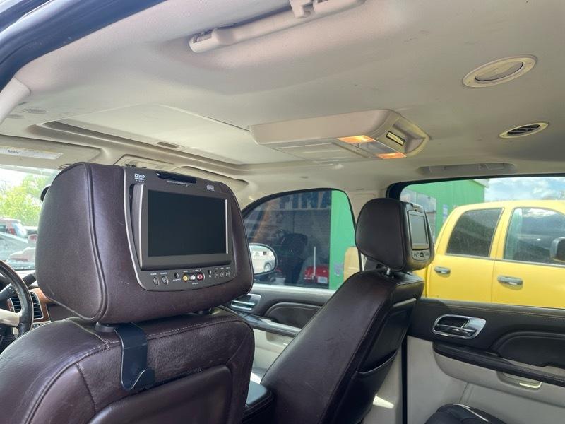 Cadillac Escalade ESV AWD Platinum 2011
