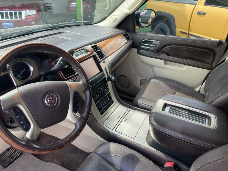 Cadillac Escalade ESV AWD Platinum 2011