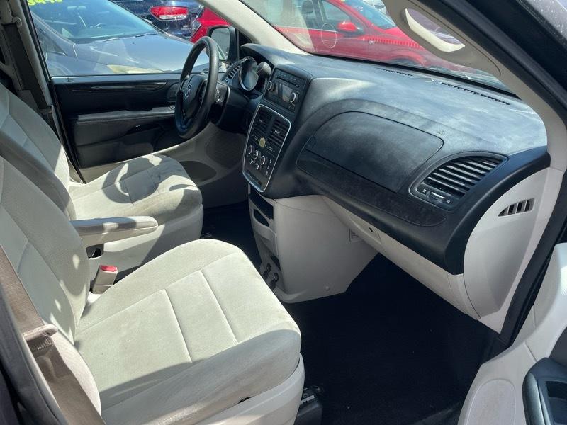 Dodge Grand Caravan SE 2012