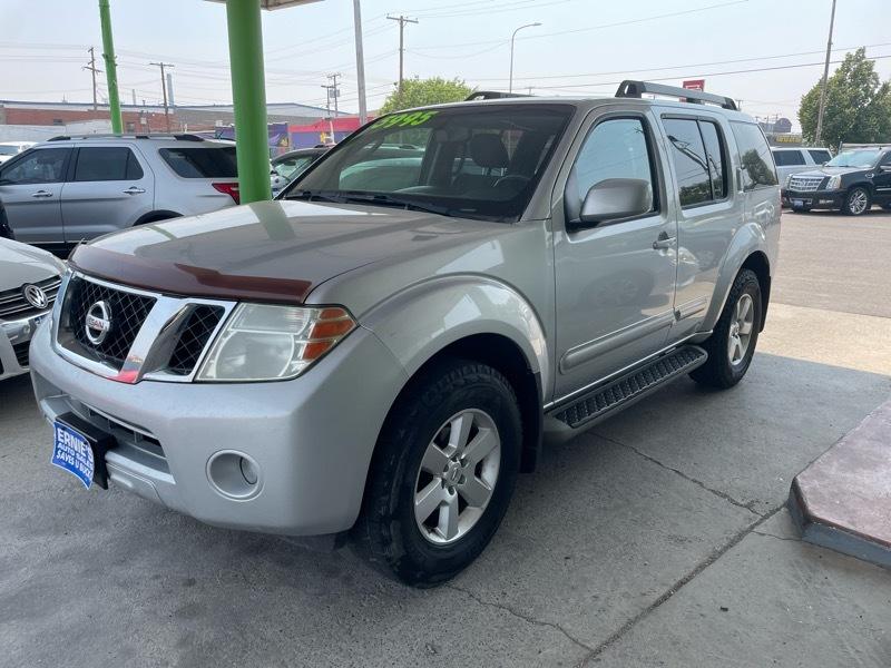 Nissan Pathfinder LE 4WD 2011