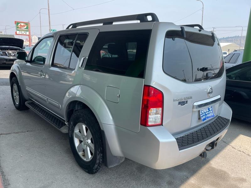 Nissan Pathfinder LE 4WD 2011