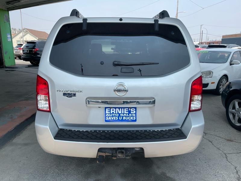 Nissan Pathfinder LE 4WD 2011