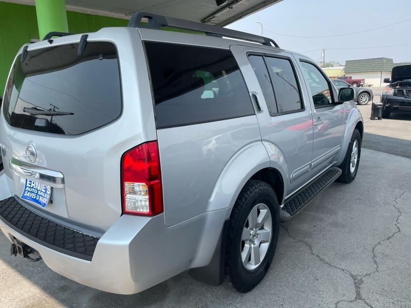 Nissan Pathfinder LE 4WD 2011