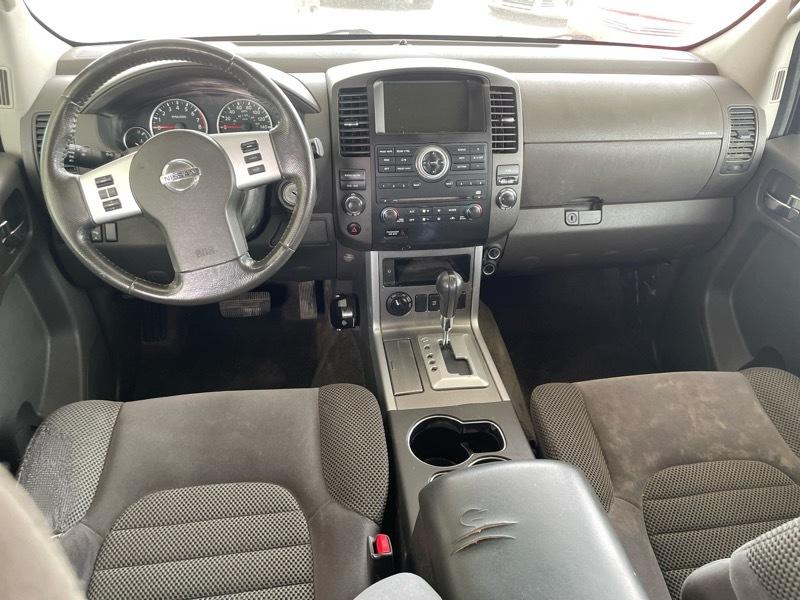Nissan Pathfinder LE 4WD 2011