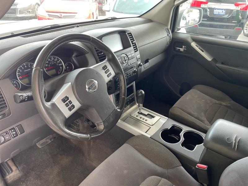 Nissan Pathfinder LE 4WD 2011