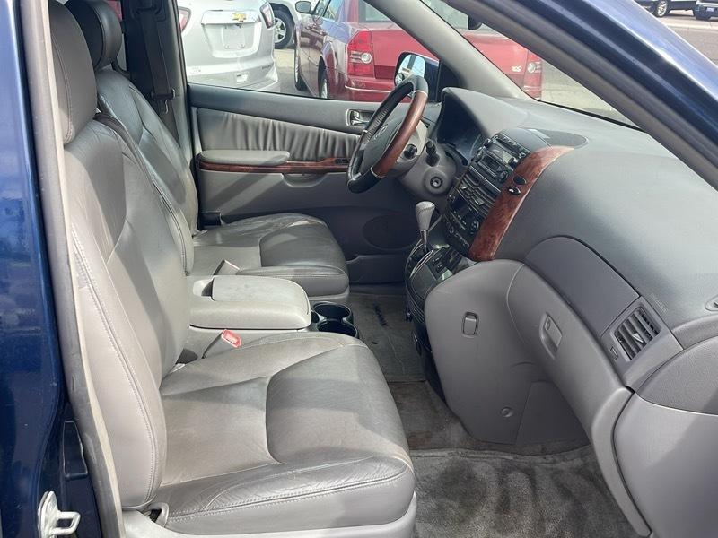 Toyota Sienna XLE 2005
